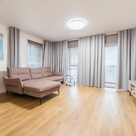 Chlebowa View By Bookinghost 아파트 *