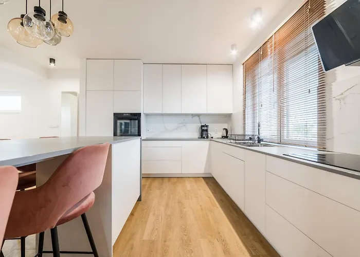 Chlebowa View By Bookinghost * 포즈난